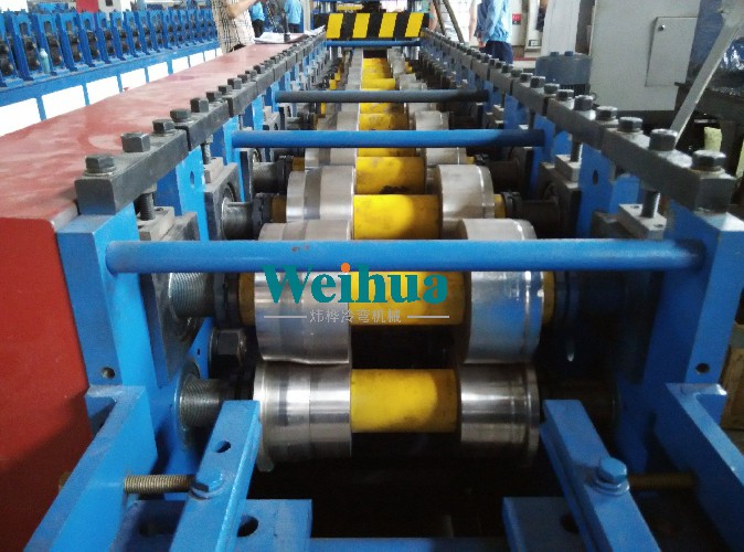 防雨箱自動(dòng)生產(chǎn)設(shè)備