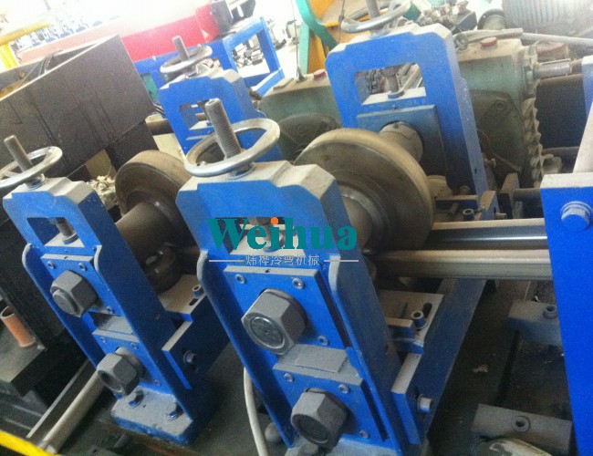 汽車防撞梁一次成型生產線